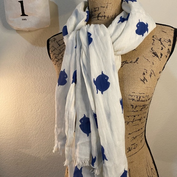 Banana Republic Accessories - Banana Republic scarf